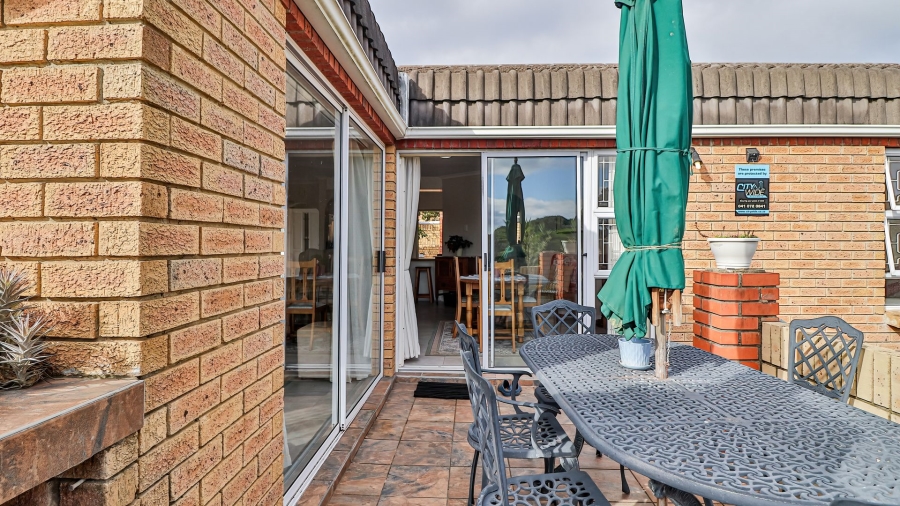 To Let 3 Bedroom Property for Rent in Lovemore Heights Estate Eastern Cape